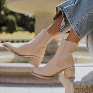 Free People Chelsea Boot size 37